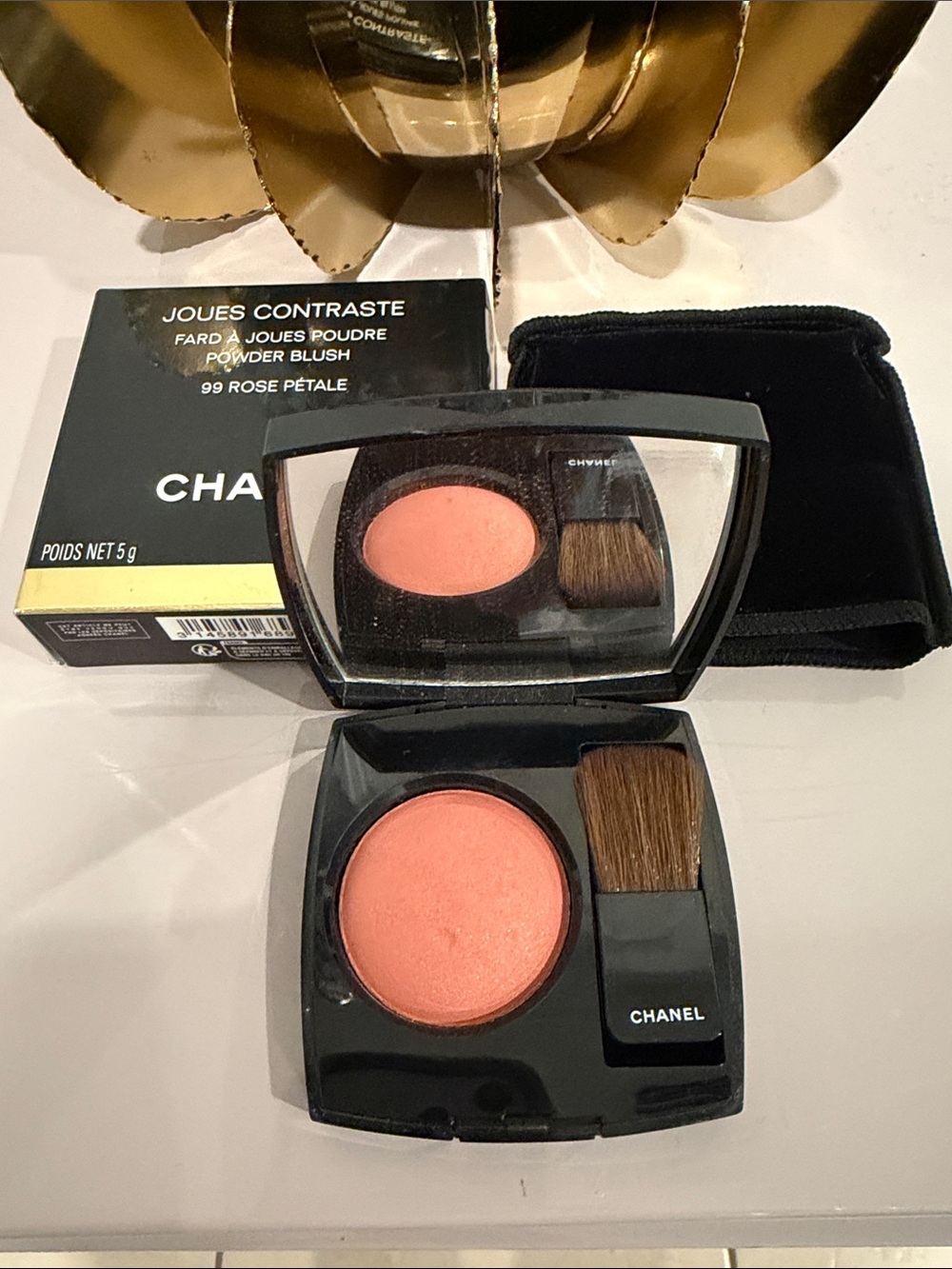 CHANEL Joues Contraste Powder Blush 99 Rose Pétale - Coral Pink